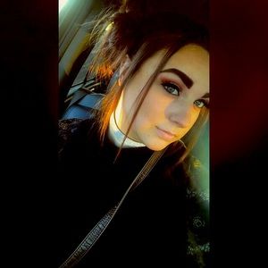 Meet your Posher, Hayley